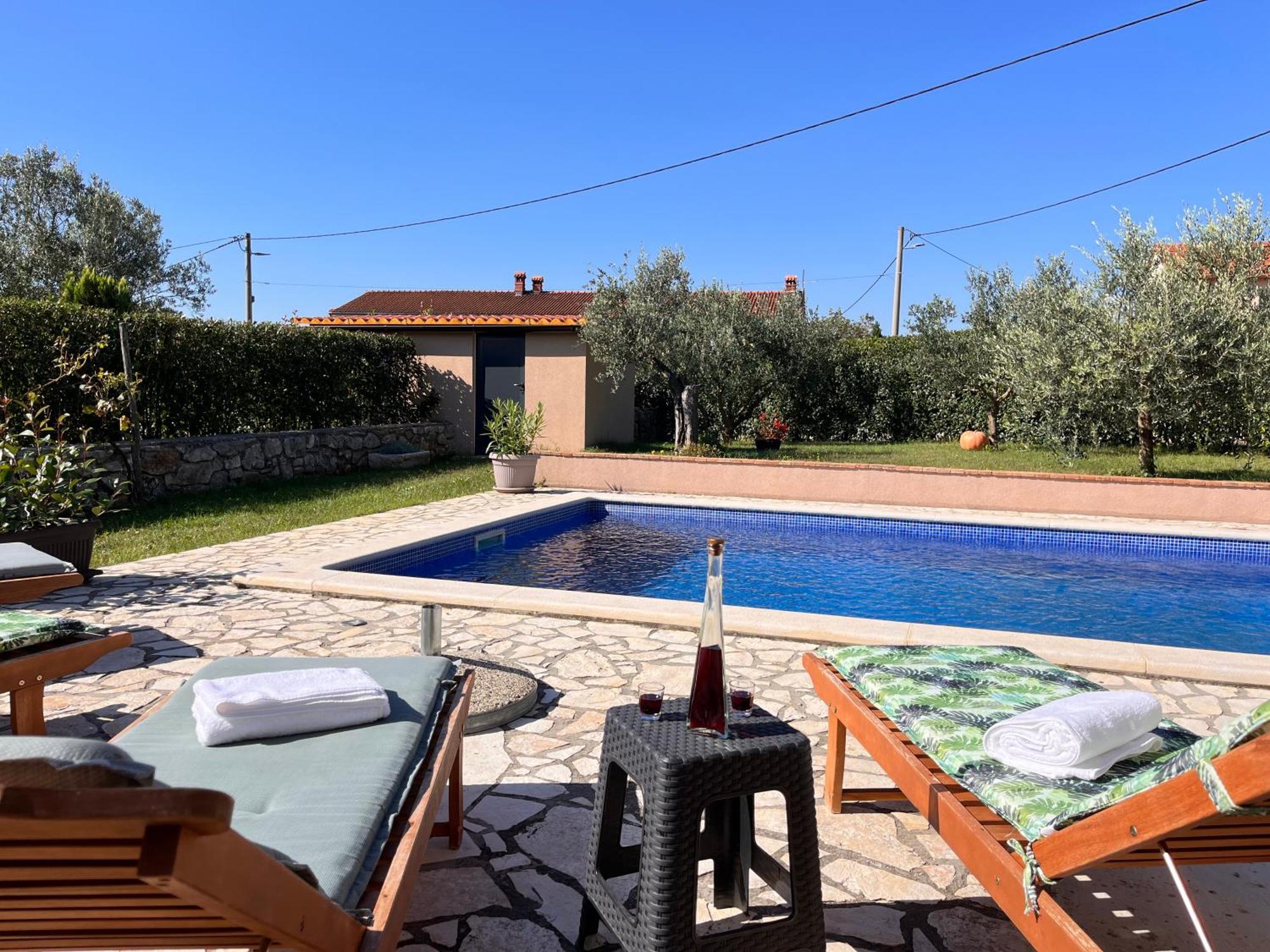 Villa Mirela With A Comfortable Garden And Pool Grandici Exteriér fotografie