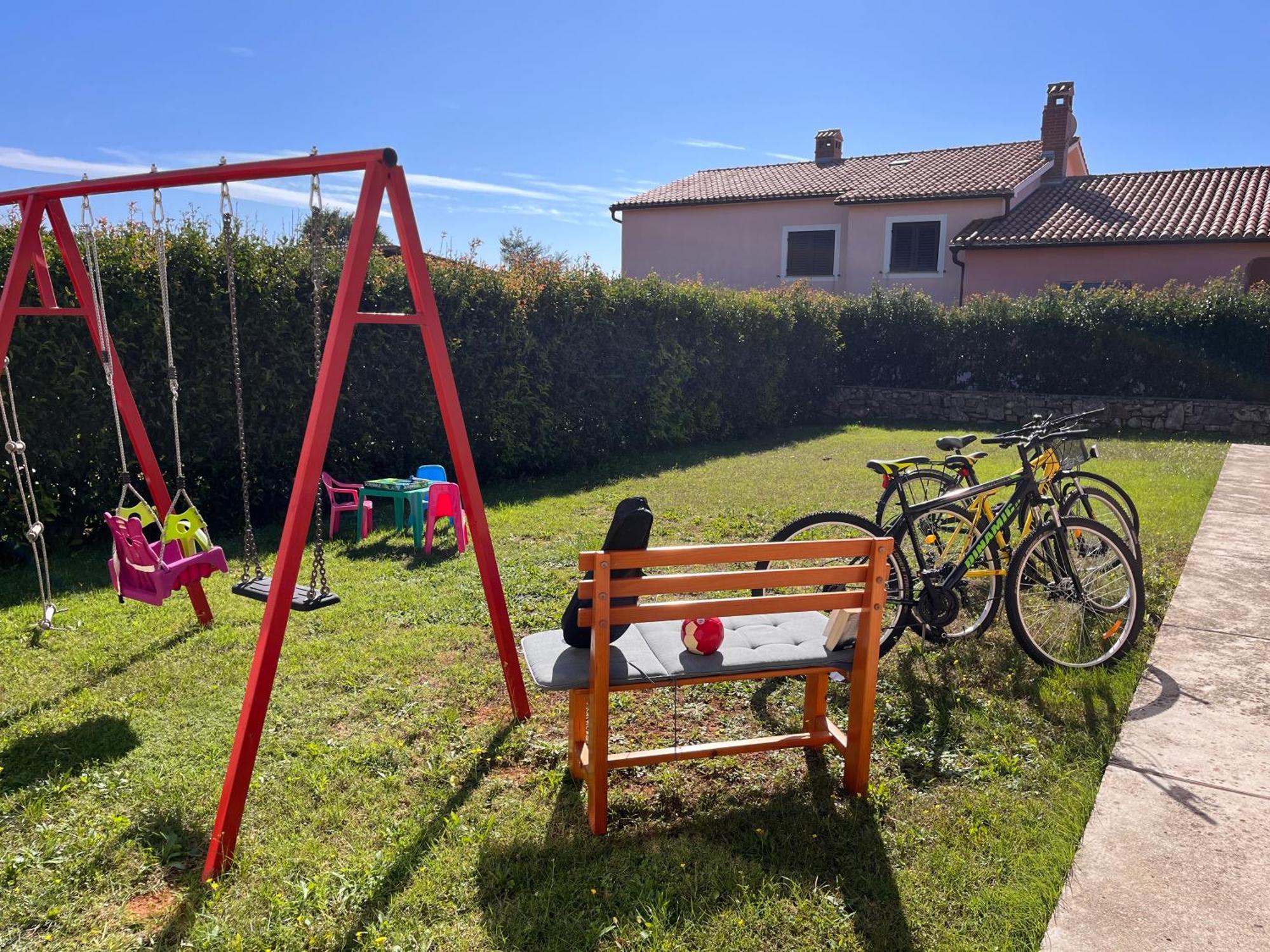 Villa Mirela With A Comfortable Garden And Pool Grandici Exteriér fotografie