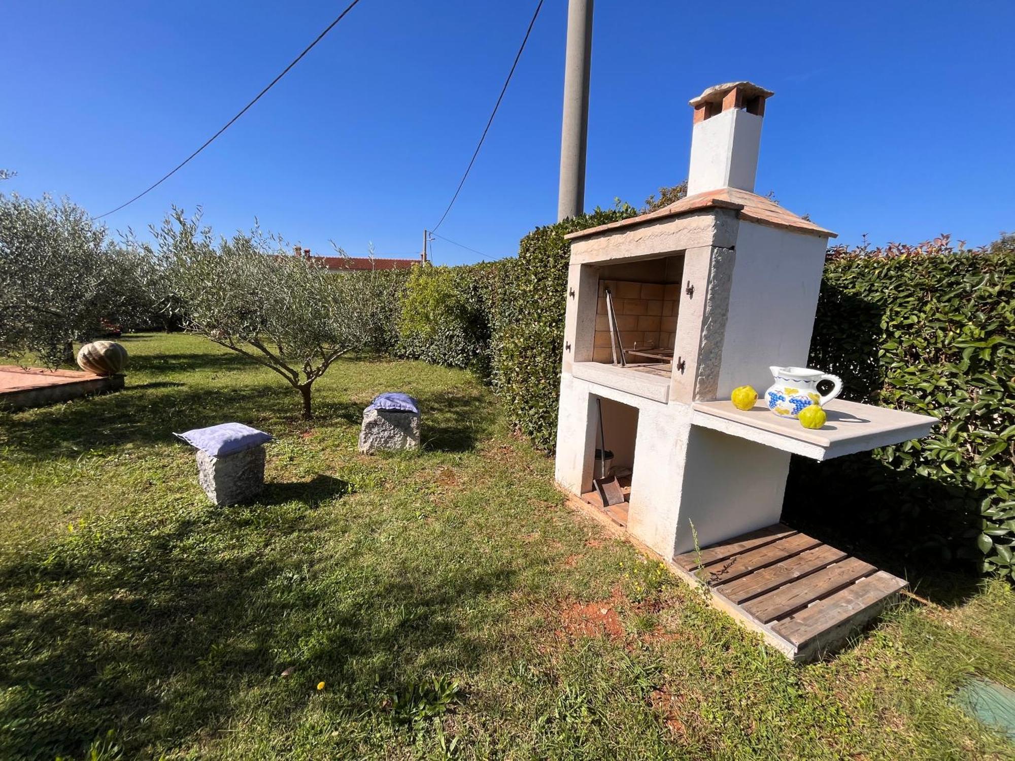 Villa Mirela With A Comfortable Garden And Pool Grandici Exteriér fotografie