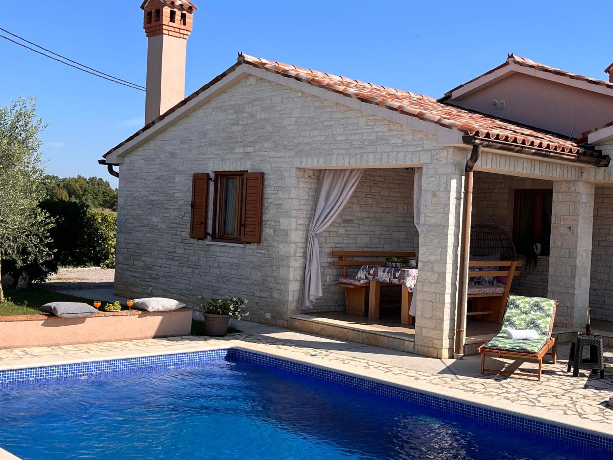 Villa Mirela With A Comfortable Garden And Pool Grandici Exteriér fotografie